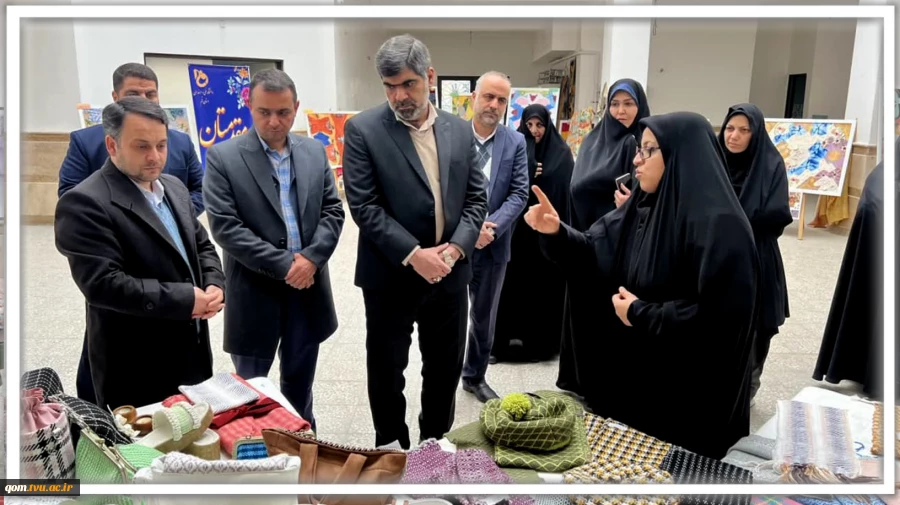 بازدید معاون هماهنگی امور اقتصادی استانداری و مدیرکل اداره هماهنگی امور سرمایه گذاری و اشتغال ، ازنمایشگاه دستاوردهای دانشجویی 3